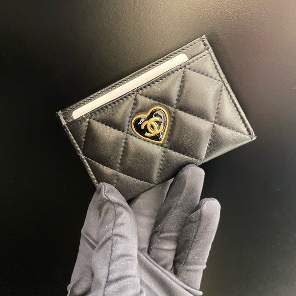 🆕 Authentic Chanel Black Quilted Lambskin Card Holder w/Gold Enamel CC Heart - Picture 12 of 14
